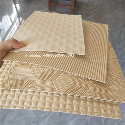 ワードローブのドアパネル